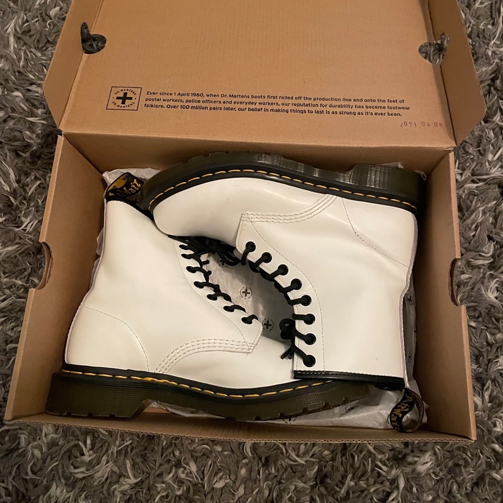 White Dr. Marten Boots (WMNS SZ 7)